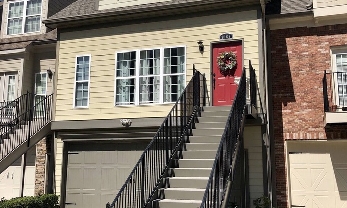 Greater Valley Brook Casa | Gorgeous 2 bedrooms and 2 1/2 bathrooms townhouse in North Decatur