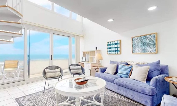 Little Salisbury Casa | ⭐️Gorgeous 2 Story Oceanfront Penthouse Heated Pool Sauna⭐️