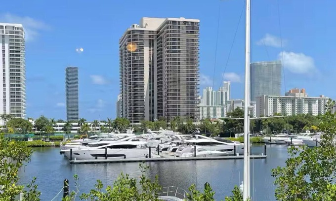 Aventura Apartamento | Gorgeous 2B/2B @ heart of Aventura WIFI/PARKING