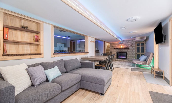 Drayton Plains Apartamento | GoRgEoUs 2b/2b Lakefront Apt w/Sauna! Boats Galore, patio, HUGE waterfront yard!