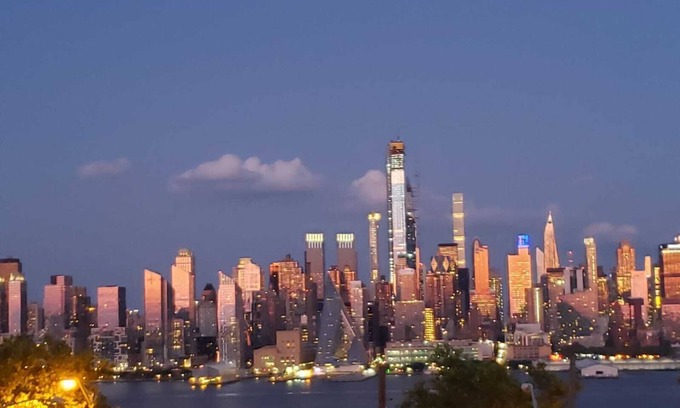 Weehawken Apartamento | Gorgeous 2BR w/ NYC Skyline Views, Huge Patio & Easy 10-Minute Commute!