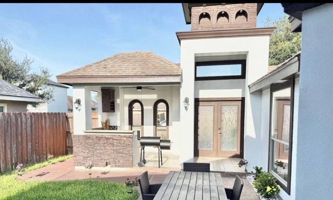 McAllen Casa | GORGEOUS 3/2.5 NEWER HOME WITH COURTYARD, LANDSCAPPED, Outside barbecue area.