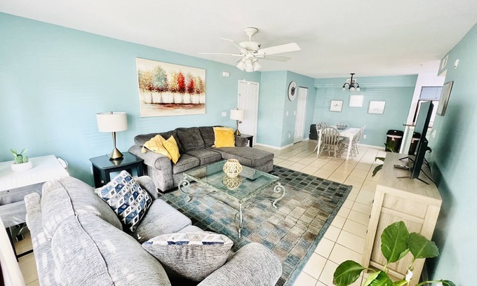 Indian Bayou Condominio | Gorgeous 3 bed 2 bath condo with pool near beach