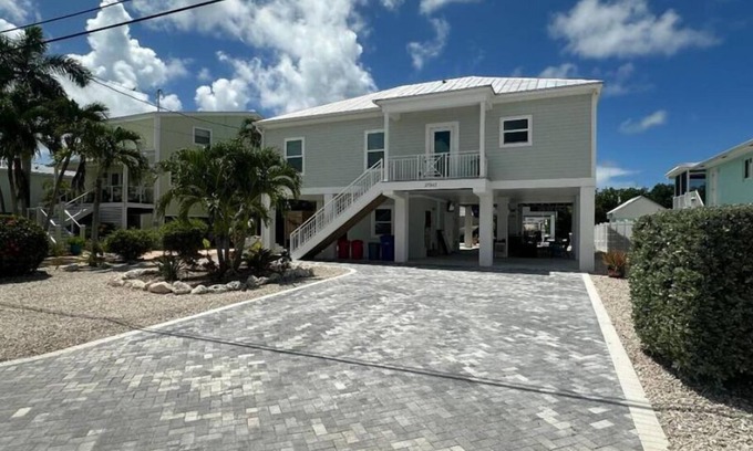 Ramrod Key Casa | Gorgeous 3 Bedroom 2 Bath Canal Front Home With Great Boating