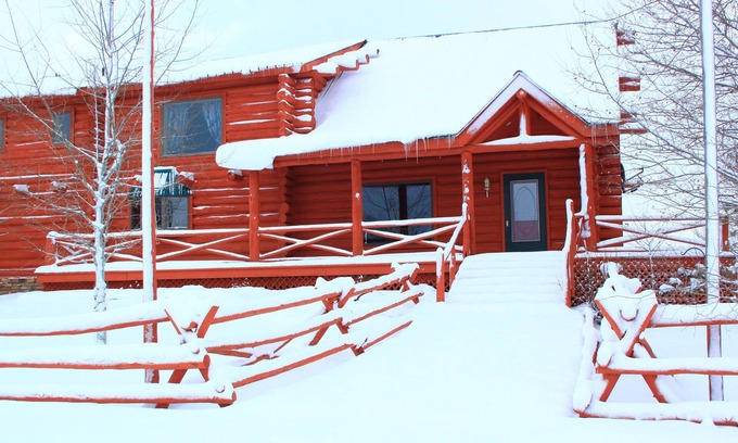 Moran Cabina | ¡Hermosa cabaña de troncos de varios niveles de 3 habitaciones con vistas grandiosas a Teton!