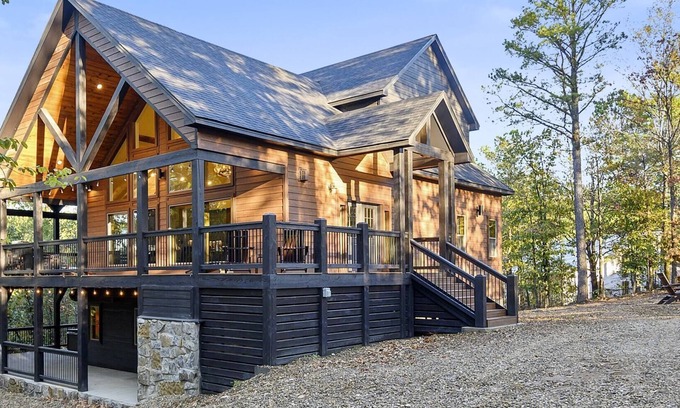 Broken Bow Casa | Gorgeous 3 story home, Inviting Bourbon Room, Poker table, Life-size chess, Pet Friendly
