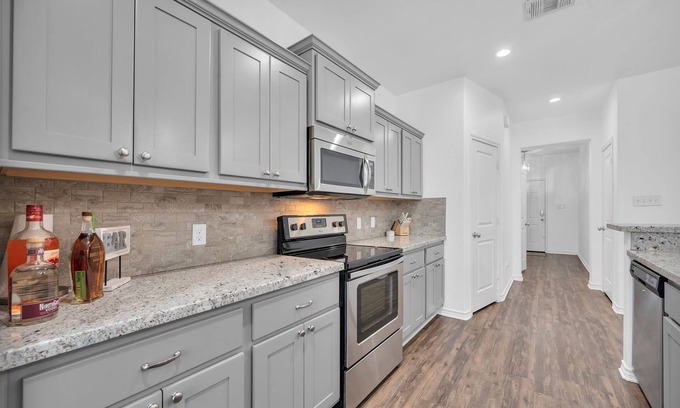 Wellborn Casa | Gorgeous! 4/4.5 Townhome in Aggieland - The Revelry