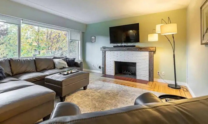 Prince George Casa | Gorgeous 4 Bedrooms I 2 Baths w/ Parking & WI-FI