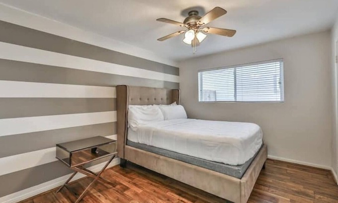 Briarforest Casa | Gorgeous 4 bedroom 2 bath home in center Houston
