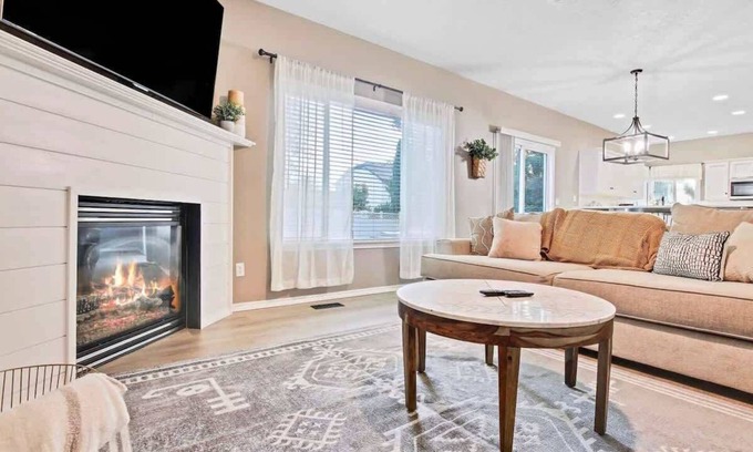 Meridian Casa | Gorgeous 4 bedroom Home in Meridian