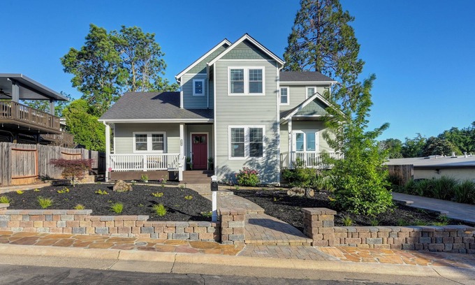 Folsom Casa | Gorgeous 4-bedroom house steps to Historic Folsom's Sutter Street & Lake Natoma