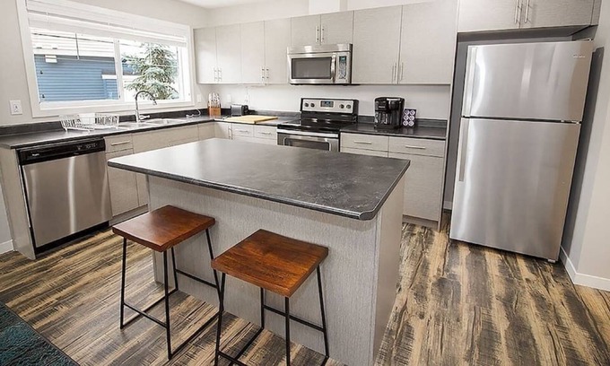 Fort Gary Casa | Gorgeous 4 Bedroom Townhouse in South Winnipeg