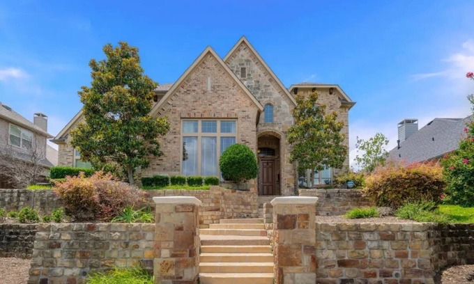 Castle Hills Casa | GORGEOUS 4 Bedroom with pool in Lewisville!
