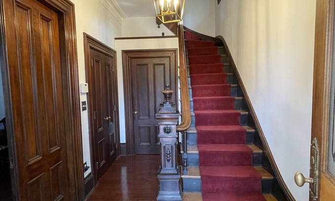 Porter Square Casa | Gorgeous 4+ br 3.5 ba Harvard mansion: Cambridge Cosmopolitan