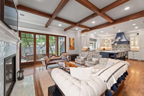 Westfield Casa | Gorgeous 4BD Plus Studio for 12 with Fire Pit & Near Downtown