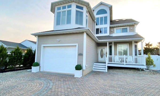 Normandy Beach Casa | Gorgeous 5 bed, 4.5 bath just houses to the beach, sleeps 12! Amazing location!