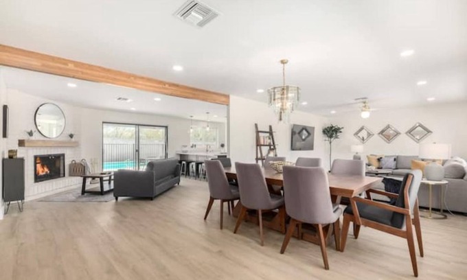 Tucson Casa | Gorgeous 5 Bedroom / 4 Bath Home with Heated Pool!