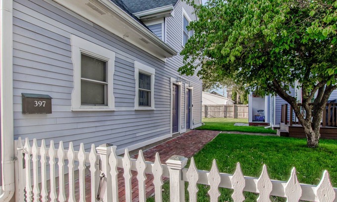 Noblesville Casa | Gorgeous 5BR Home! Walk To Downtown Noblesville!