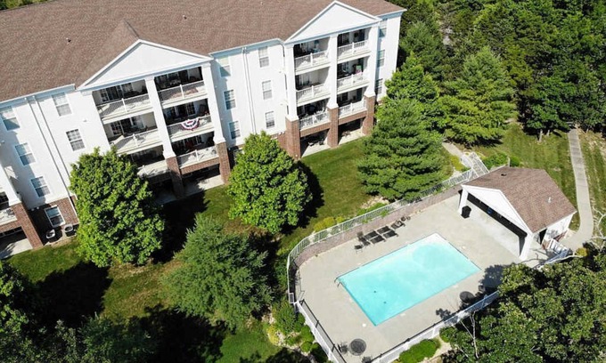 Branson Condominio | Gorgeous and Large Condo, Elevator, Pool, Ozark Views! Close to Branson strip!