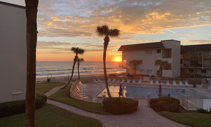 Ormond Beach Casa | Gorgeous and Spacious Oceanview Townhome. Its well-appointed and comfy. Must See