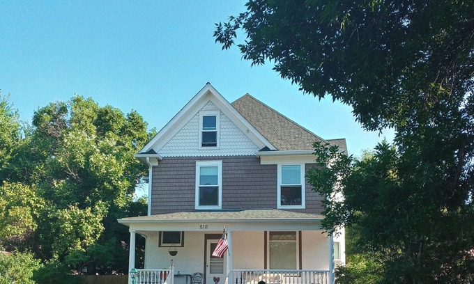 Great Falls Apartamento | Gorgeous Apartment with Chefs Kitchen!