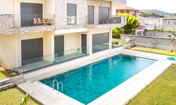 Ilica Apartamento | Gorgeous Apartment With Pool and Balcony In Izmir