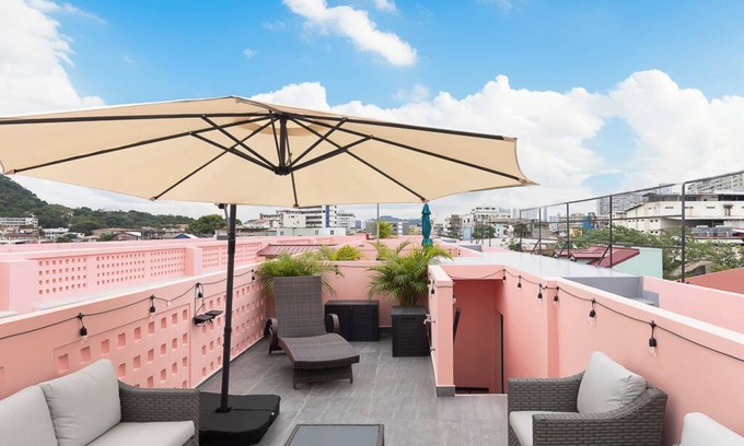 Santa Ana Apartamento | Gorgeous Apt Studio with private rooftop in Santa Ana - Downtown property - Revitalizing in process