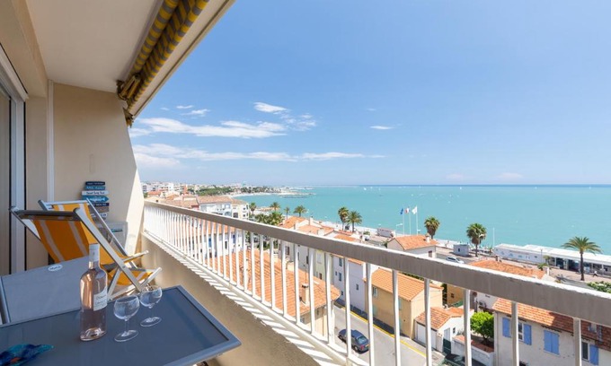 Cros-de-Cagnes Apartamento | GORGEOUS APT with TERRACE, ELEVATOR, AC, FREE PARKING - Le Régis