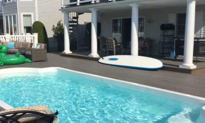 Riviera Casa | Hermosa propiedad frente a la bahía con embarcadero y piscina