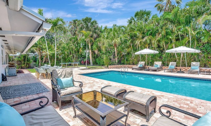 North Palm Beach Casa | Plano de planta abierto hermoso moderno con hermoso patio trasero