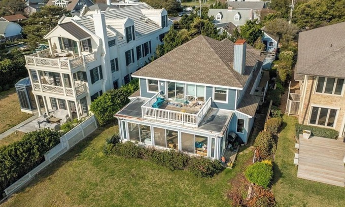 Northeast Virginia Beach Casa | Gorgeous Beachfront Home