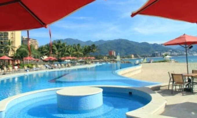 Zona hotelera Condominio | Gorgeous Beachfront Grand Venetian 'Junior Penthouse'w/hot tub