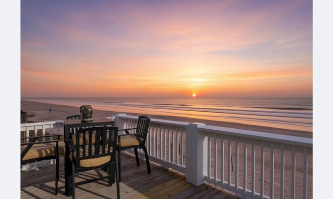Port Bolivar Casa | Gorgeous Beachfront | Firepit | Couples Retreat