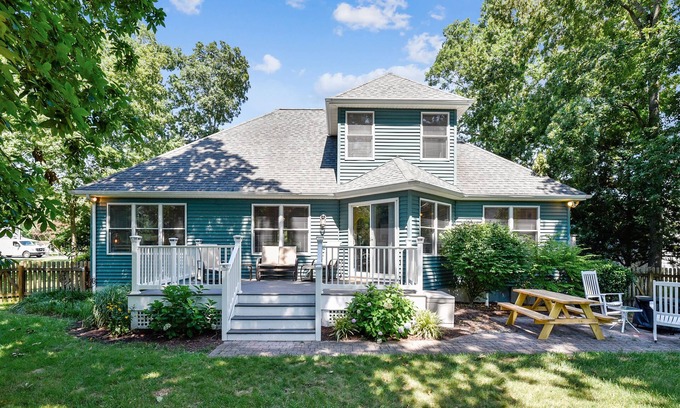 Bethany Beach Casa | Gorgeous Bethany retreat! Dog friendly, 4 BR/3BA, near trails, <2 miles to beach