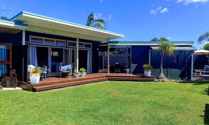 Whangamata Cabaña | Gorgeous Boutique Cottage. Private, sunny in great location. Just magic!