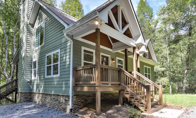 Ellijay Cabina | Gorgeous Brand New Cottage on Trout Stream