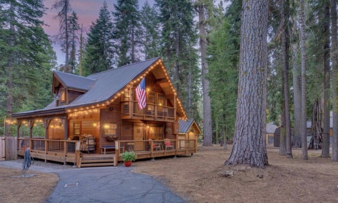 Tahoe Pines Casa | Gorgeous Cabin Private Hot Tub Walk to Lake Dog OK Fenced-In Yard