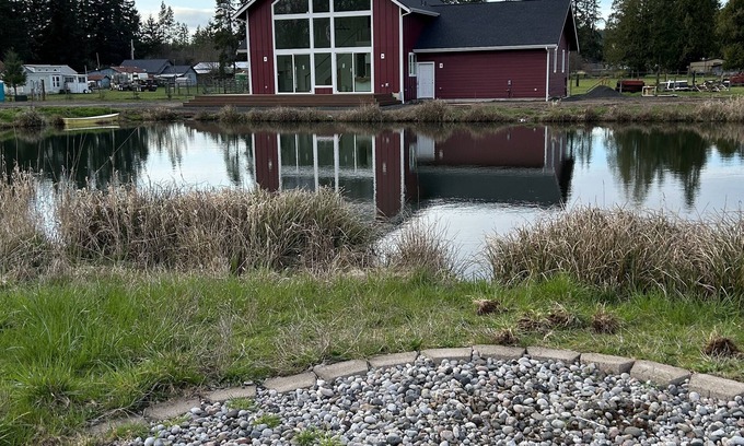 Elma Casa | Gorgeous cabin, secluded fishing pond, swimming, paddling. Central for Daytrips!
