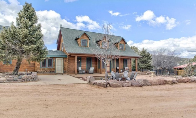 Payson Cabina | Gorgeous Cabin w/direct trail access for hiking & off roading!