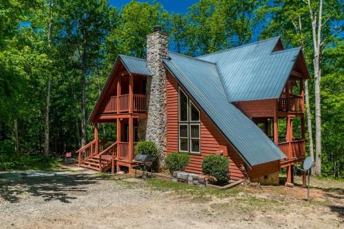 Helen Casa | Gorgeous Cabin with Pool Table, Fire Pit and Hot-tub in Cleveland, Georgia