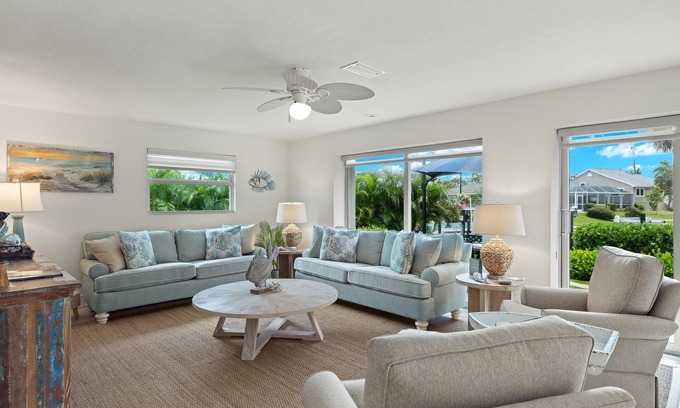 Shell Harbor Casa | Gorgeous canal front home walking distance to the beach!
