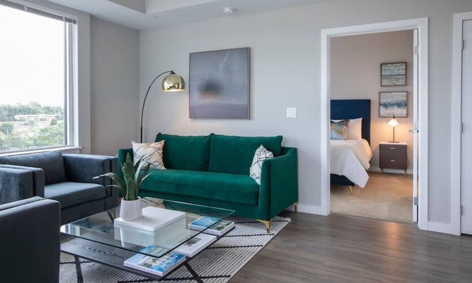 Jefferson Manor Casa | ⚜Gorgeous + Chic 2-Bdrm Apt⚜King Bed ♕FreeParking♕