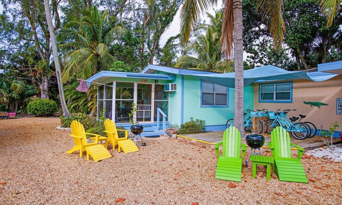 Gulf Ridge Cabaña | Preciosa cabaña costera recientemente renovada ¡Minutos a la playa y bicicletas gratis!