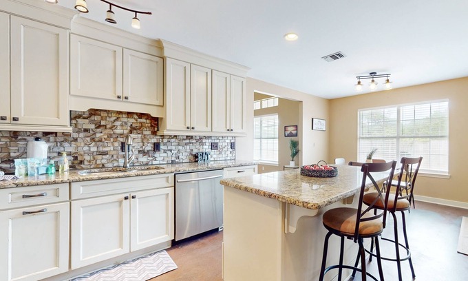 Avalon Beach Estates Casa | Gorgeous coastal home with golf cart and easy beach access