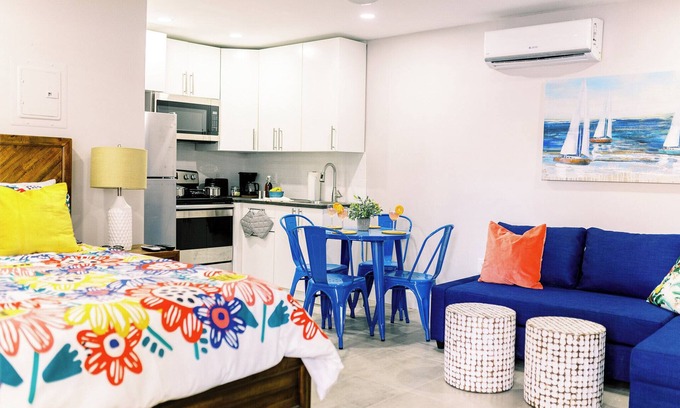 Lauderdale Harbours Apartamento | Gorgeous & Comfy Studio, Pool-Parking-Kitchen