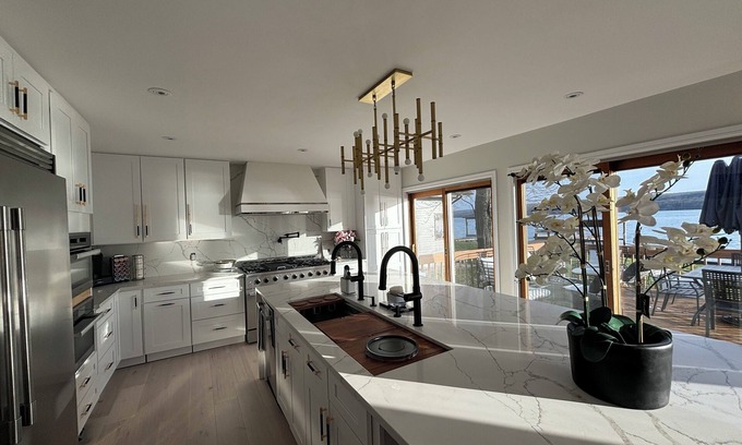 Lansing Casa | Gorgeous Completely Renovated Lakehouse, directly on lake. 20 mins to Cornell