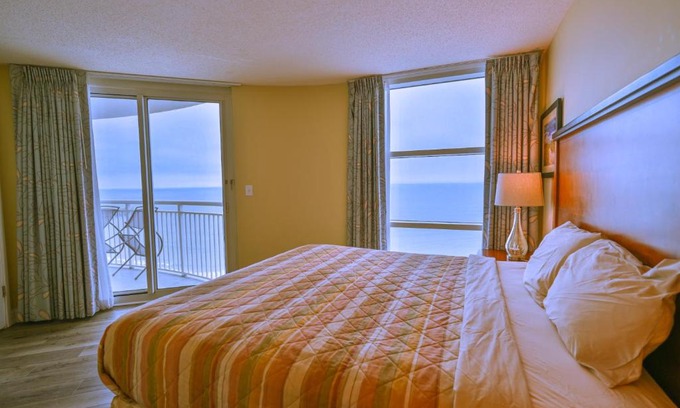 Downtown Myrtle Beach Apartamento | Gorgeous Condo 3 Br 3 Balconies SB 11th Floor