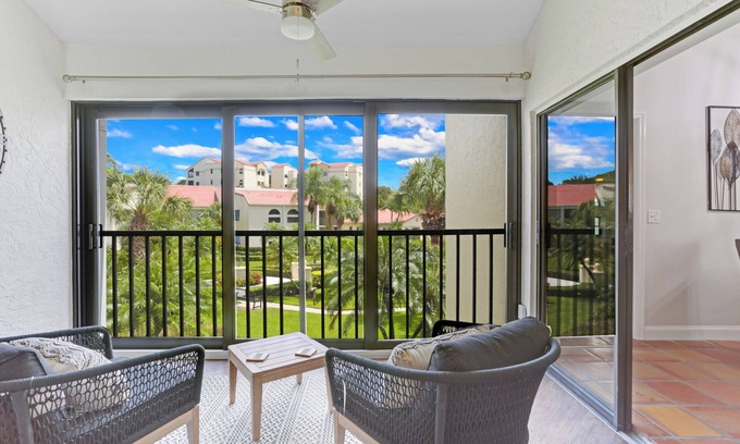 Pelican Bay Condominio | Gorgeous Condo in Pelican Bay