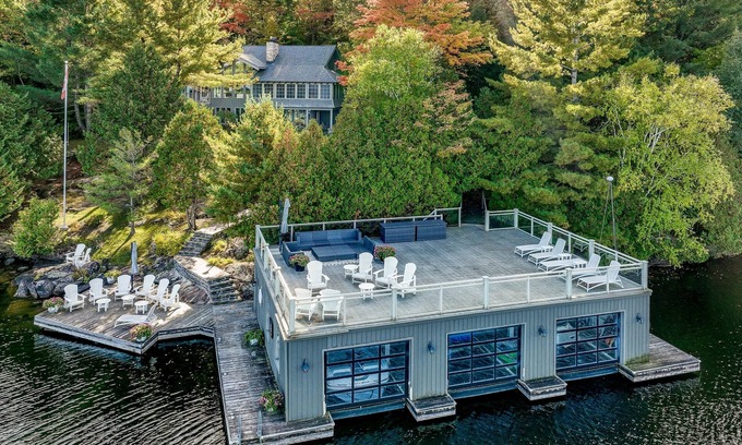 Minett Cabaña | Gorgeous Cottage on Lake Rosseau! Huge Boathouse Deck + 300ft of Frontage!