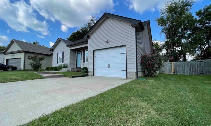 Clarksville Casa | Gorgeous Cozy Residential Home - 9 min walk to park